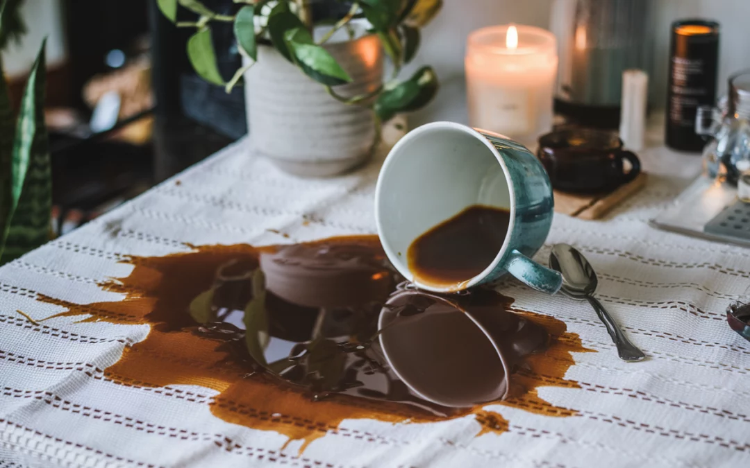 Warum hilft Backpulver gegen Kaffee- und Teeflecken?