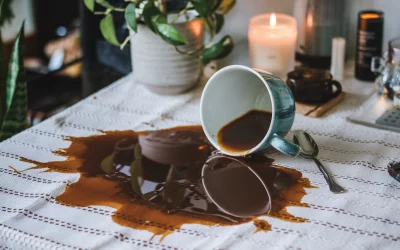 Warum hilft Backpulver gegen Kaffee- und Teeflecken?
