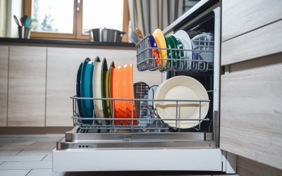 Geschirrspüler richtig pflegen – So bleibt dein Geschirr glänzend sauber