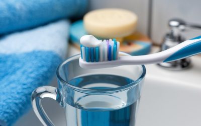 Zahnbürste richtig reinigen & pflegen – So bleibt sie hygienisch & keimfrei