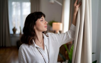 Vorhänge richtig reinigen & pflegen – So bleiben sie frisch & staubfrei