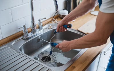 Abfluss richtig reinigen & vorbeugen – So bleibt er frei von Verstopfungen & Gerüchen