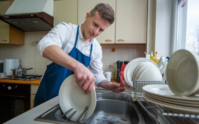 Teller reinigen & pflegen – So bleiben sie glänzend und hygienisch