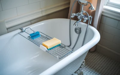 Badewanne richtig reinigen & pflegen – So bleibt sie glänzend & hygienisch